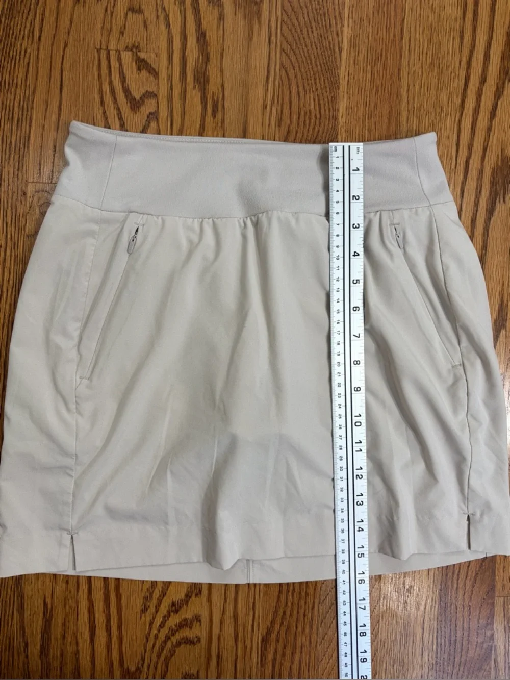 Athleta Soho Skort - Wrinkle-resistant Stretchy fabric in a tailored fit - Picture 6 of 6